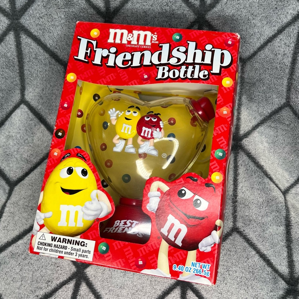 M&M’s “Best Friend” Friendship Bottle Heart Shaped Candy Dispenser in Box B1